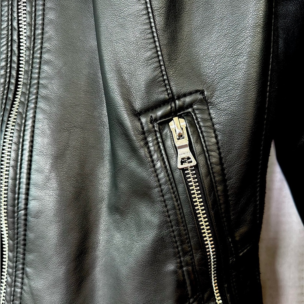 NEW! Guess Moto Bomber Jacket Black Faux Leather Size Large - Picture 6 of 10
